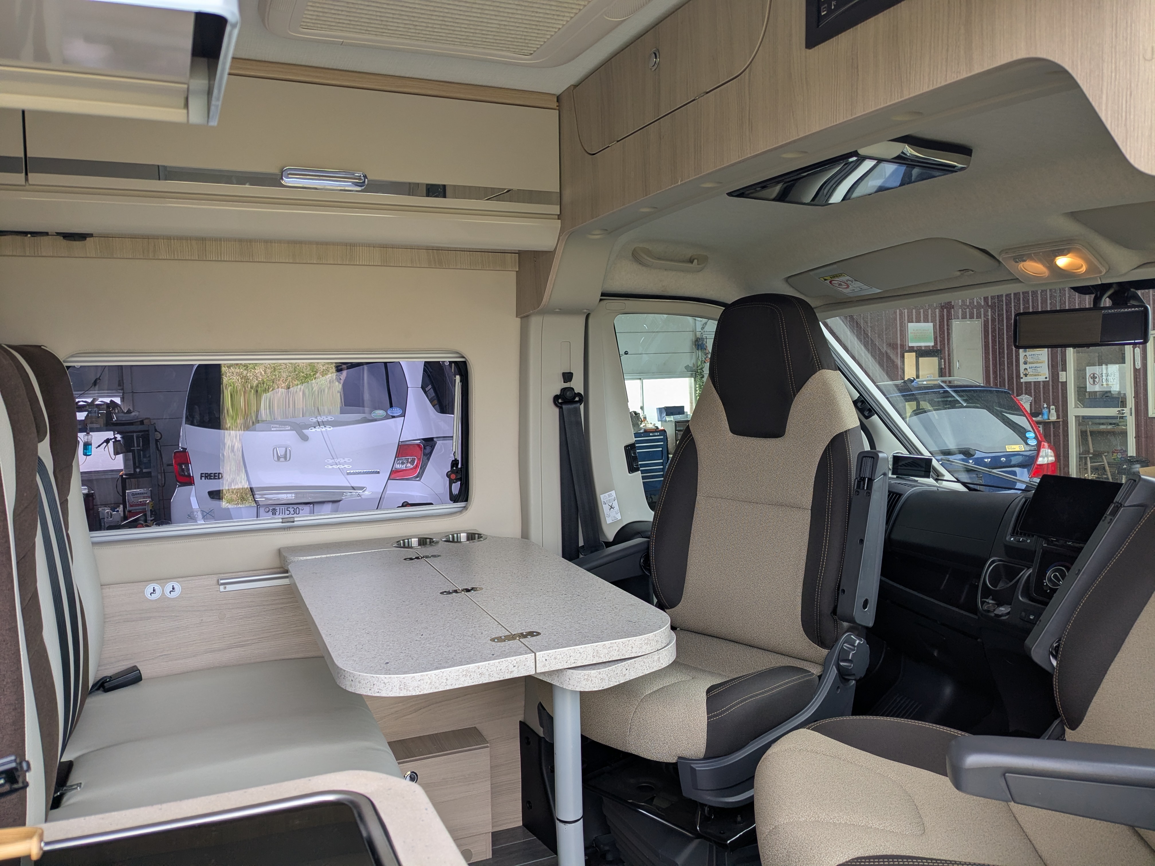 キャンピングカー ダイネットシート
